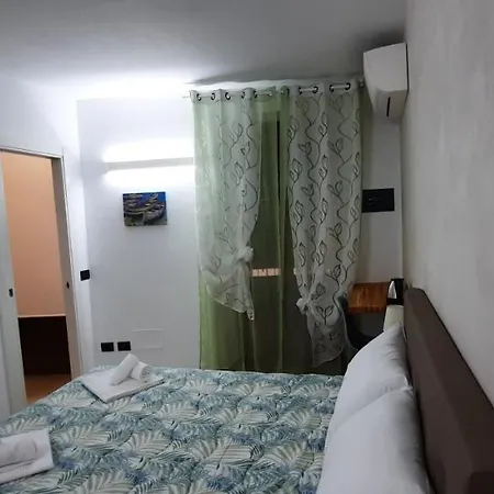 Ambrosia בית הארחה 4*